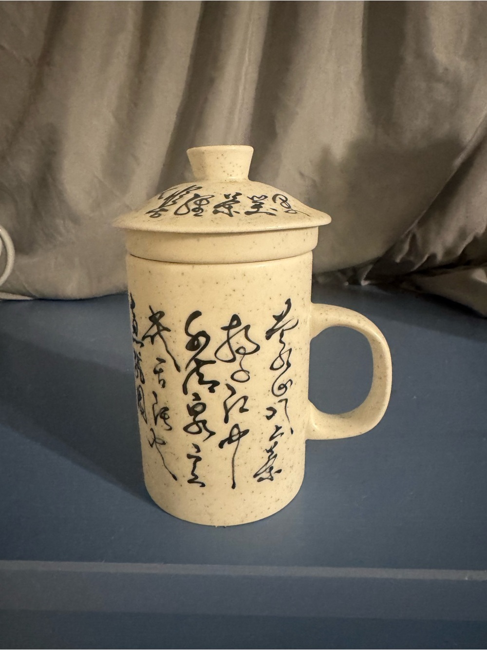 Speckled Cream Ceramic Mug with Lid and Black Calligraphy Design